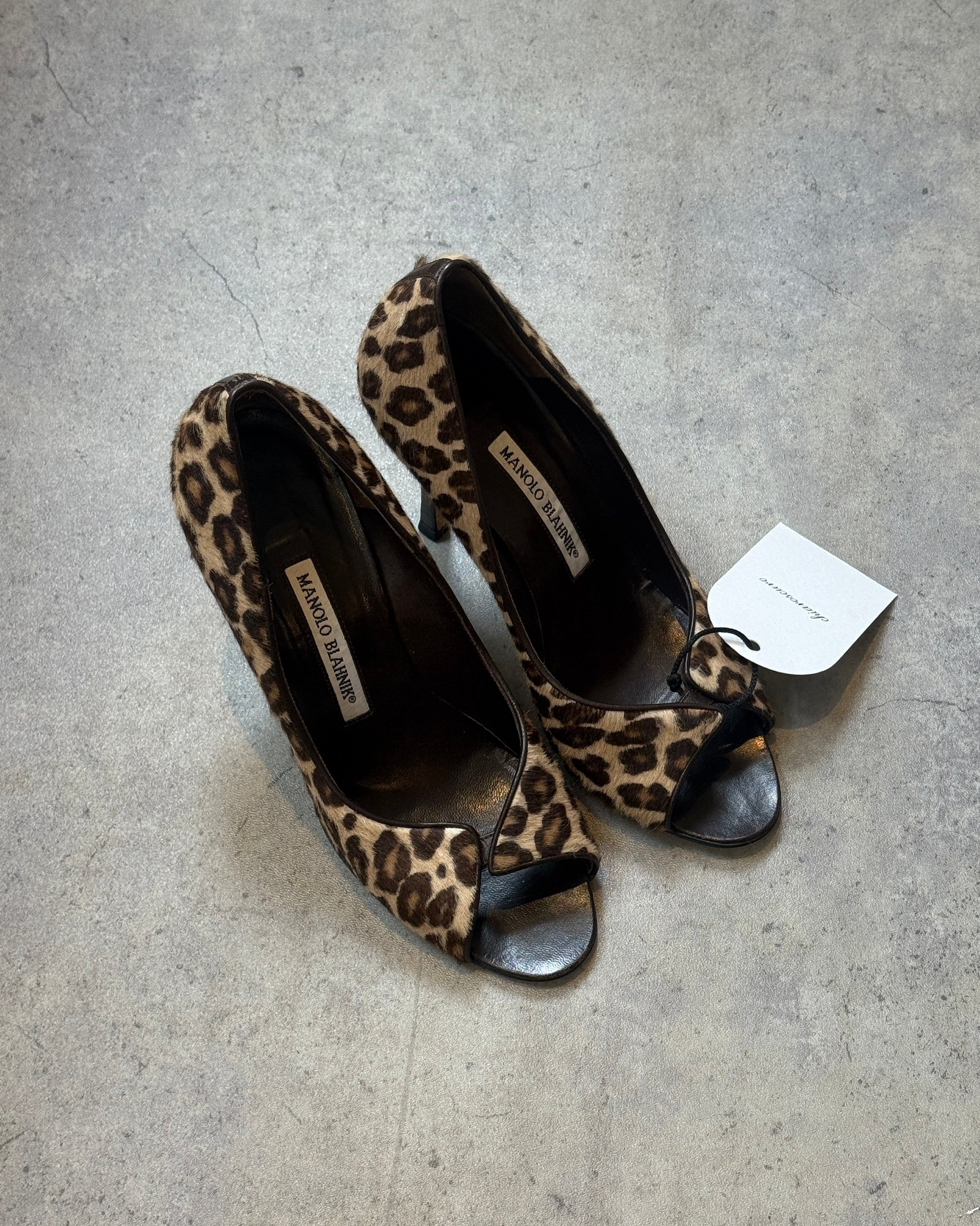 Manolo Blahnik Leopard Court Heels • EU 37.5