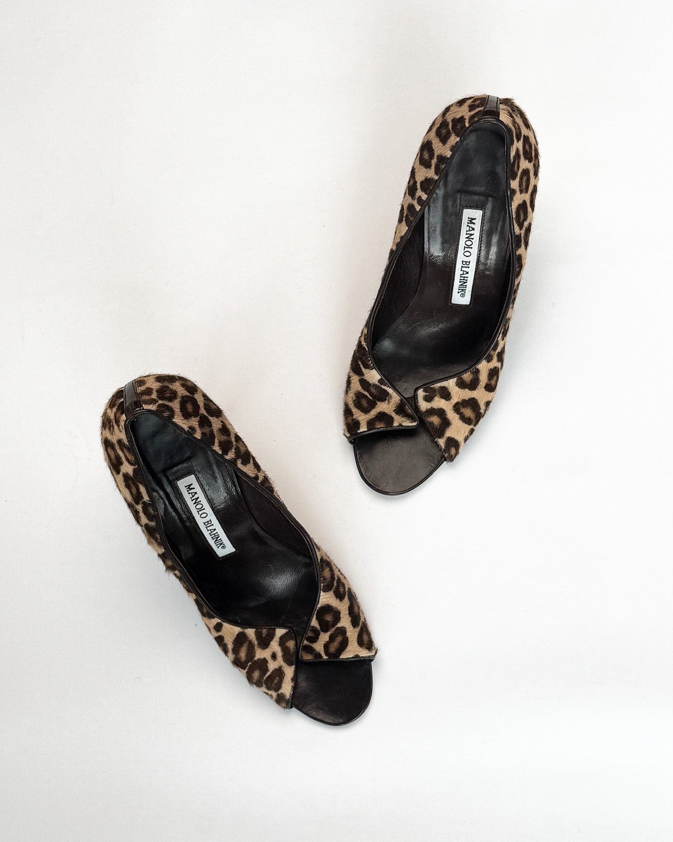 Manolo Blahnik Leopard Court Heels • EU 37.5
