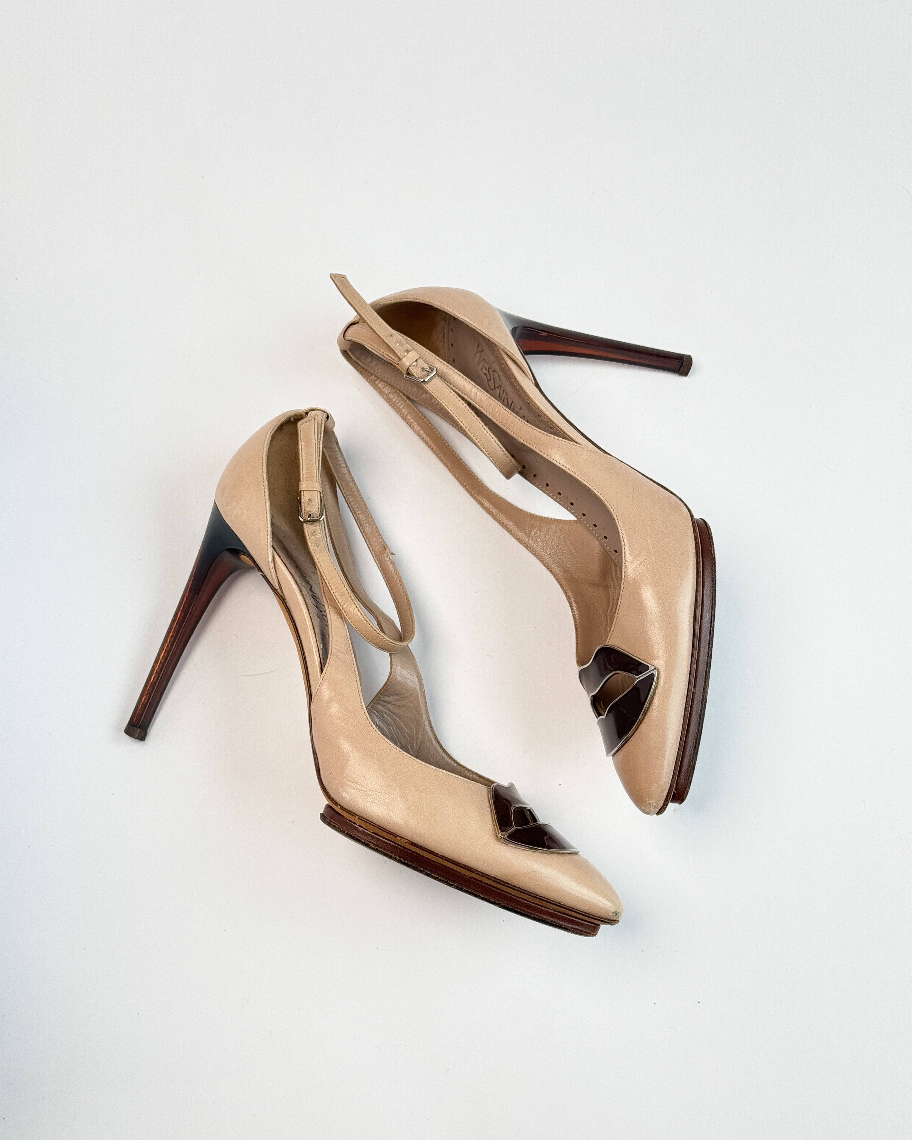 Yves Saint Laurent "Dali" Lip High Heels • EU 39.5